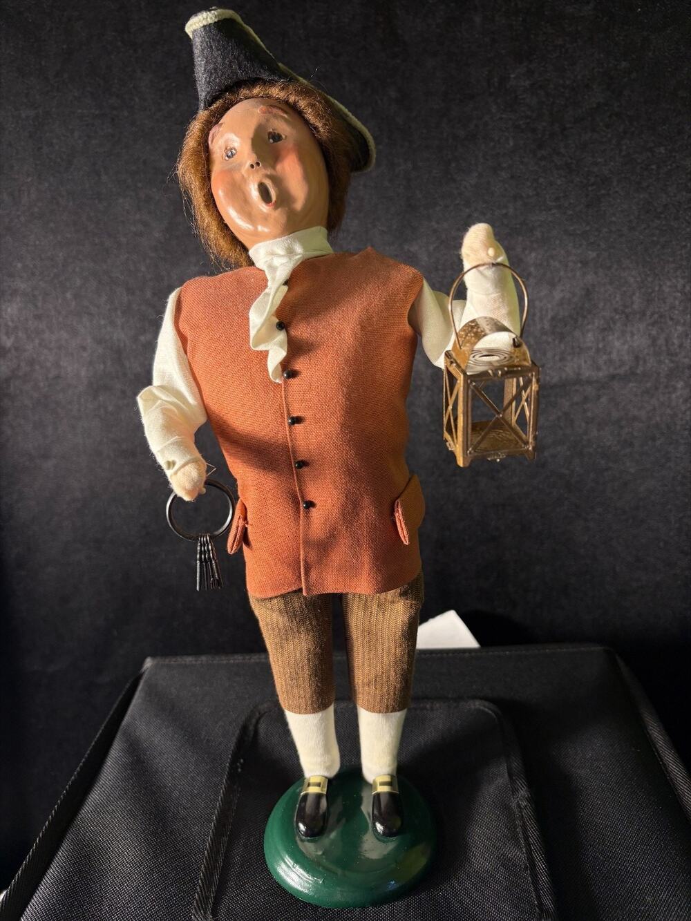 Byers Choice Williamsburg Inn Keeper Signed and Dated 2000
